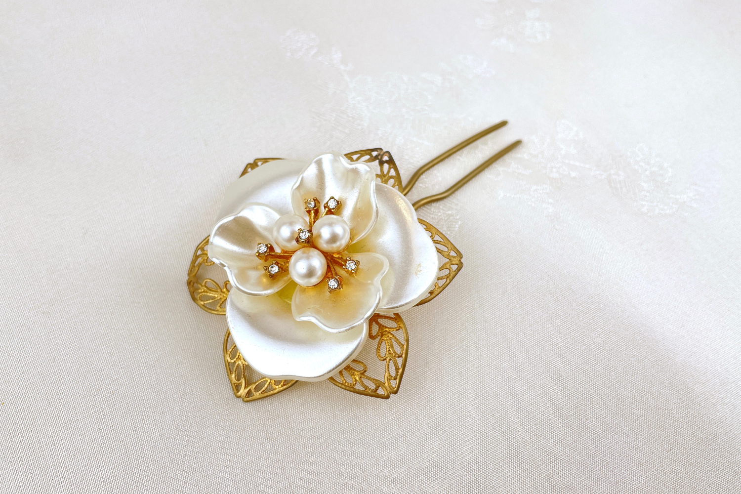 Pearl and Gold Flower Traditional Korean Hair Pin – LEEHWA WEDDING