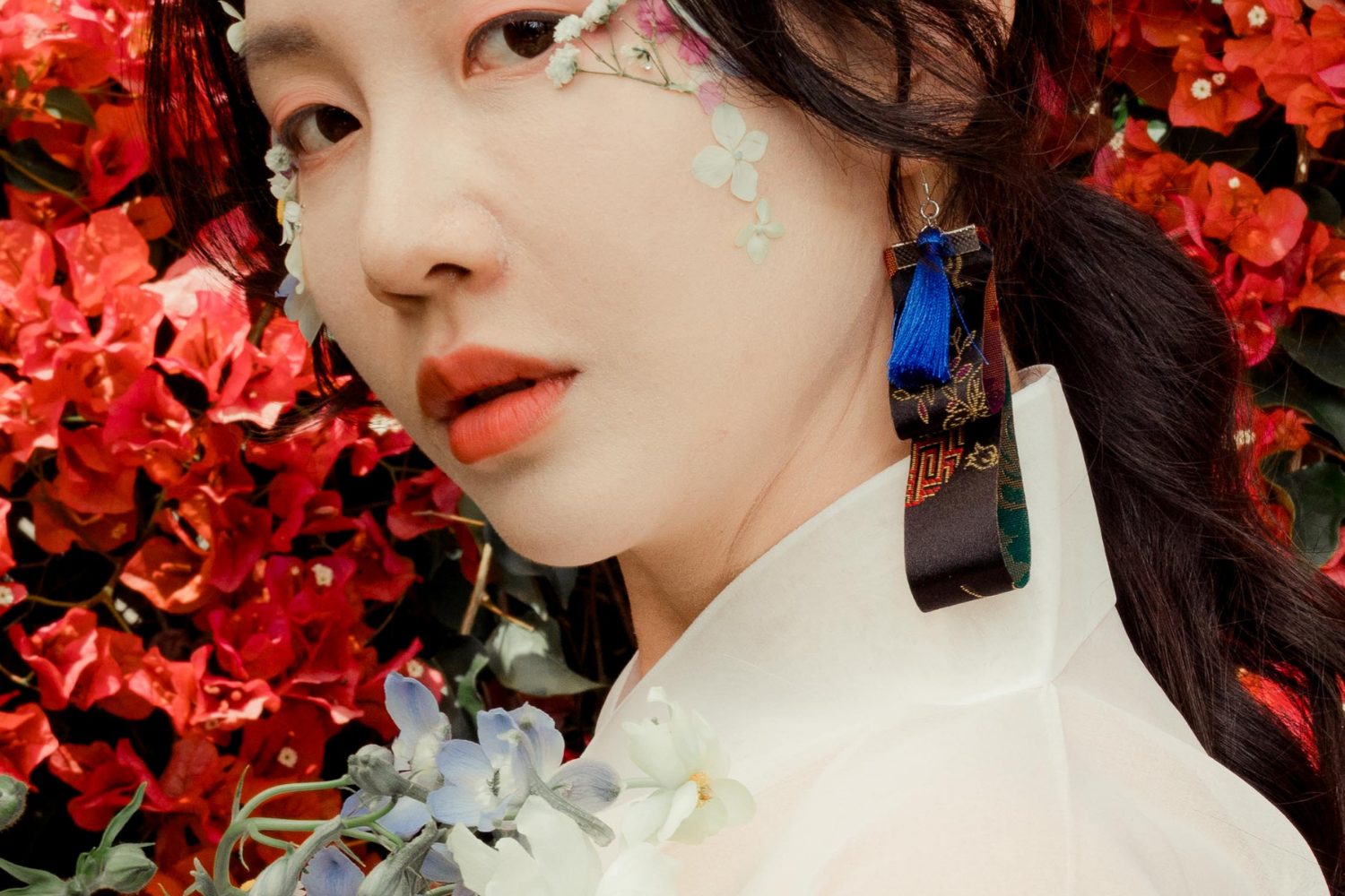 Black & Blue Hanbok Earrings LEEHWA WEDDING & HANBOK Black & Blue Hanbok Earrings LEEHWA WEDDING & HANBOK