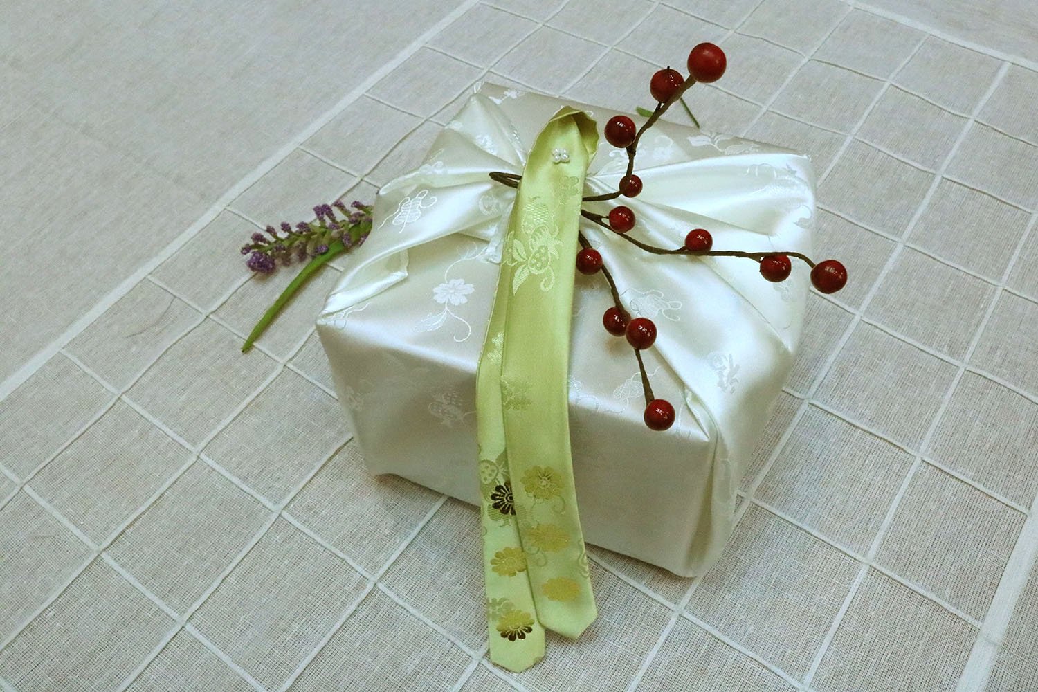 Bojagi Design 4 - LEEHWA WEDDING