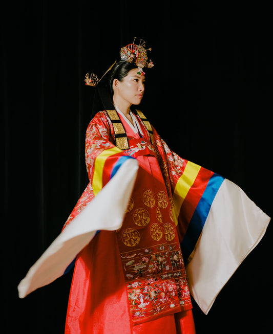 The Elegance of Traditional Hanbok: The Meaning and History of Hwalot (闊衣)