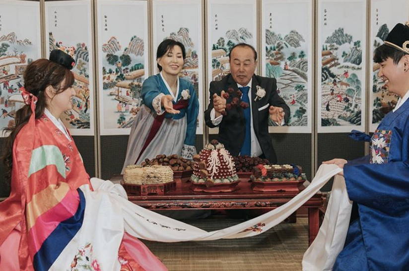 Paebaek Ceremony with LEEHWA WEDDING