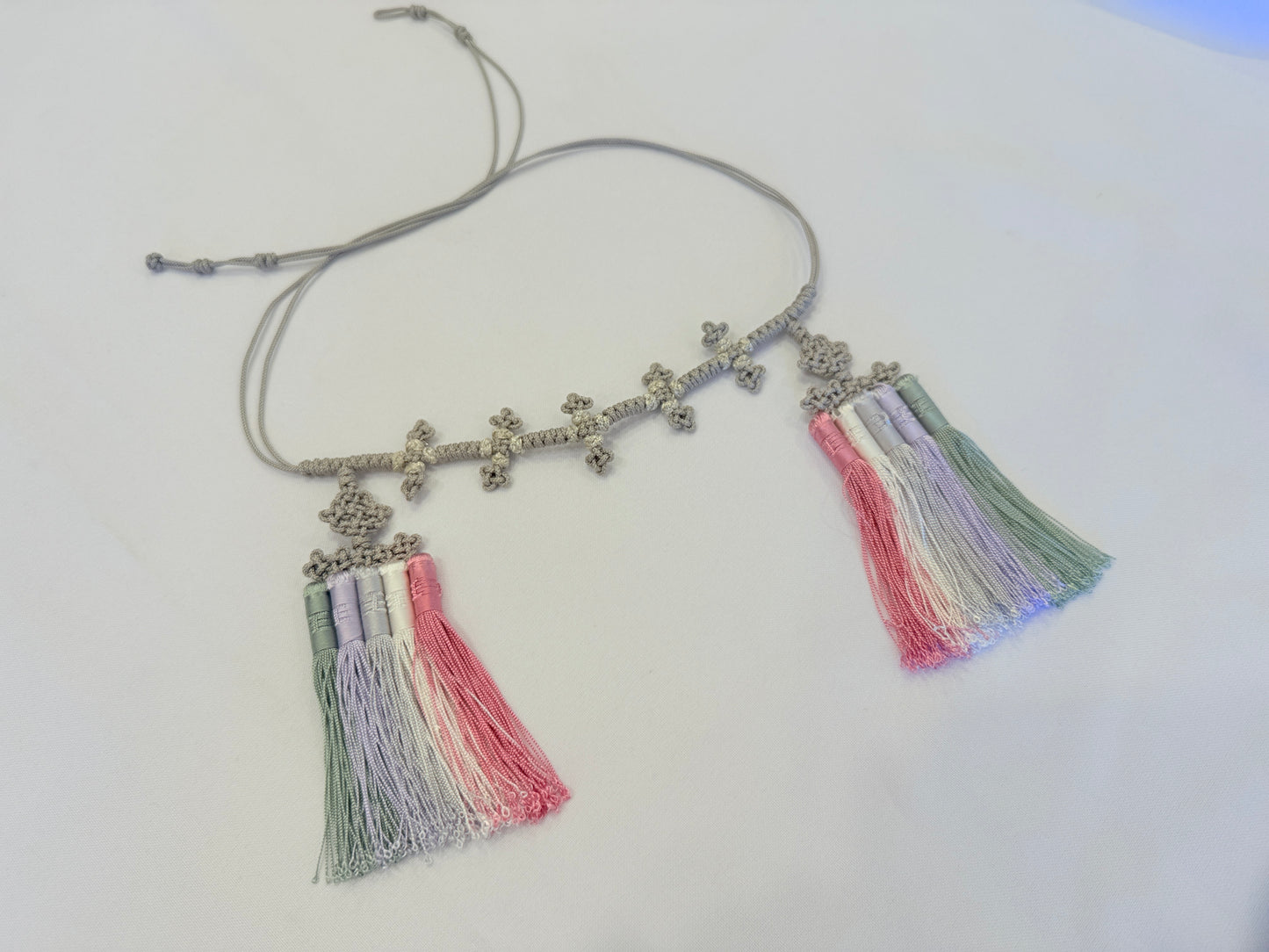 Knot Tassel Silver Doltti