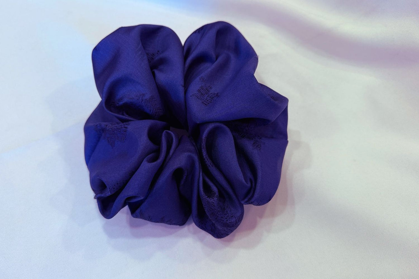 Naturally Dyed Hanbok Silk Scrunchie (Indigo Blue) - LEEHWA WEDDING