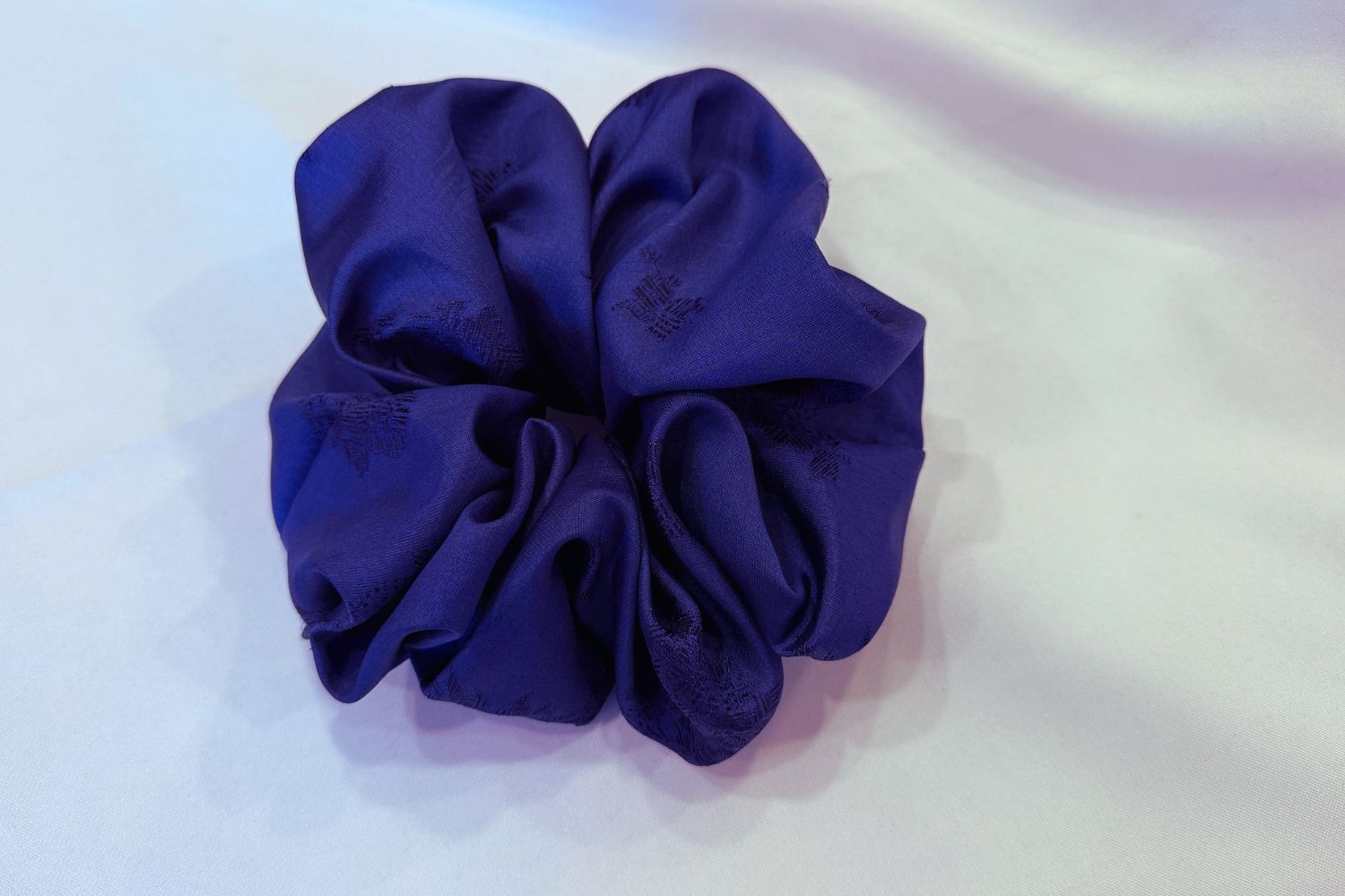 Naturally Dyed Hanbok Silk Scrunchie (Indigo Blue) - LEEHWA WEDDING