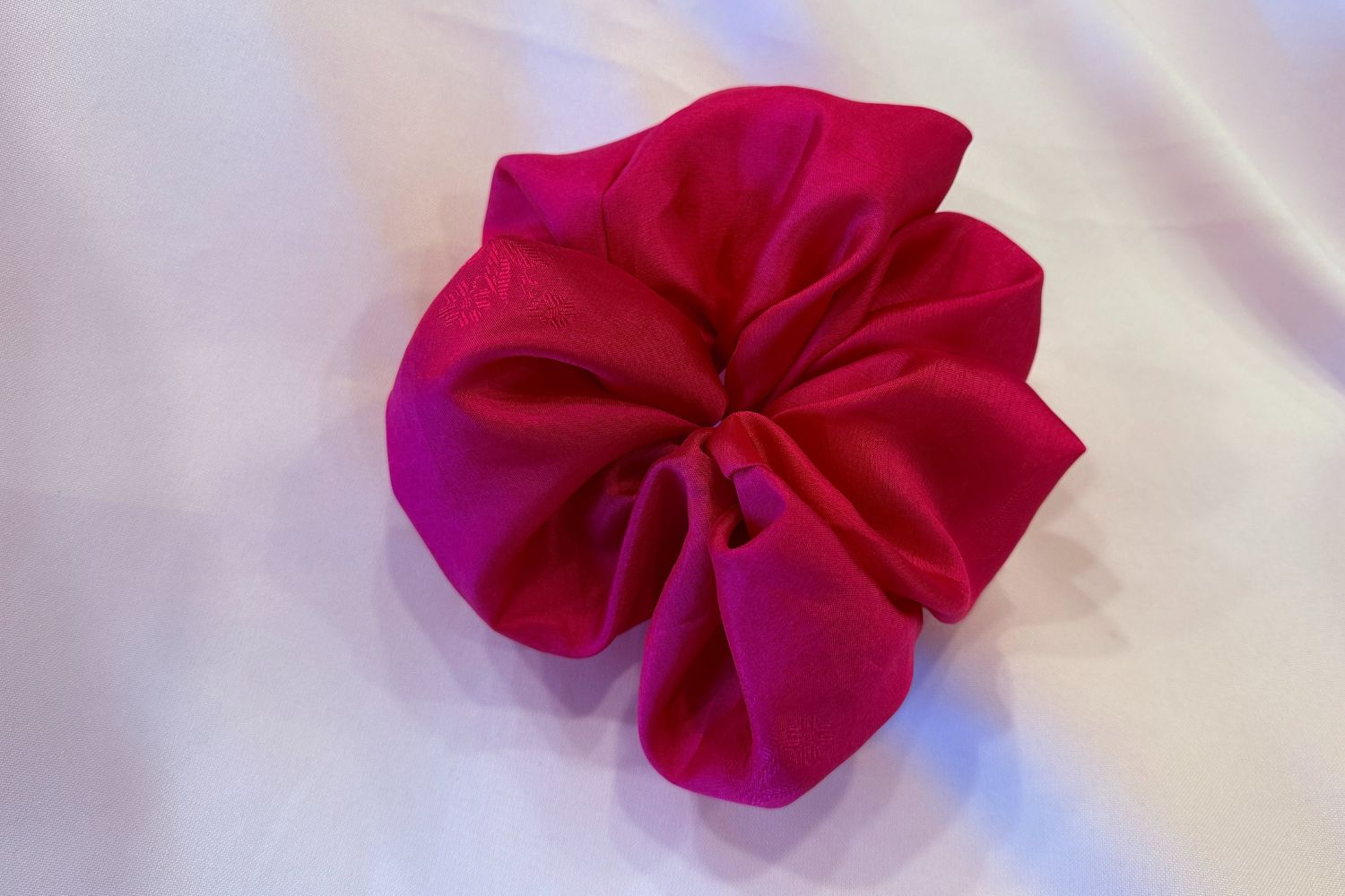 Naturally Dyed Hanbok Silk Scrunchie (Magenta Pink) - LEEHWA WEDDING