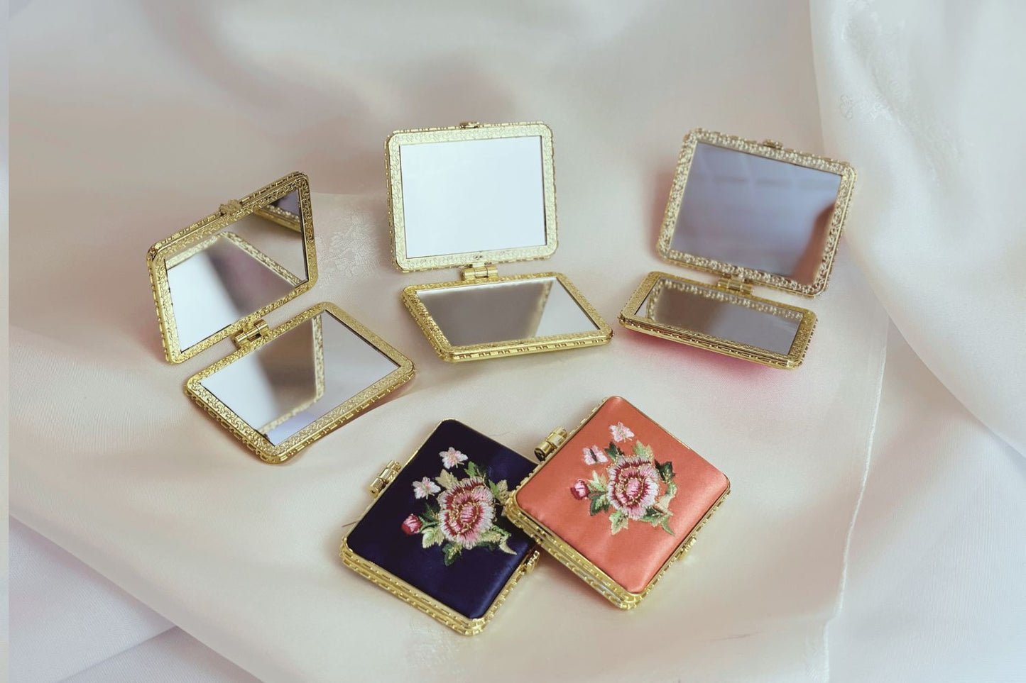 Compact Hanbok Mirror - LEEHWA WEDDING