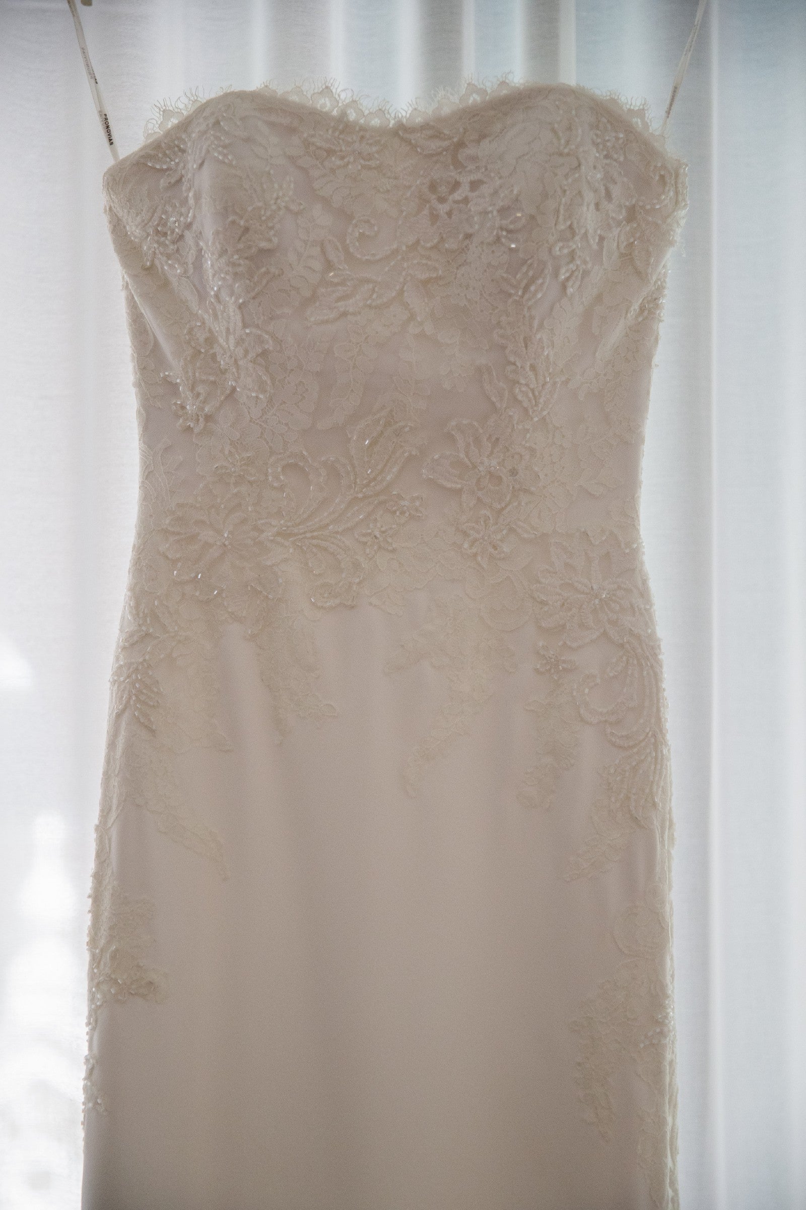 Pronovias Drenibi - LEEHWA WEDDING