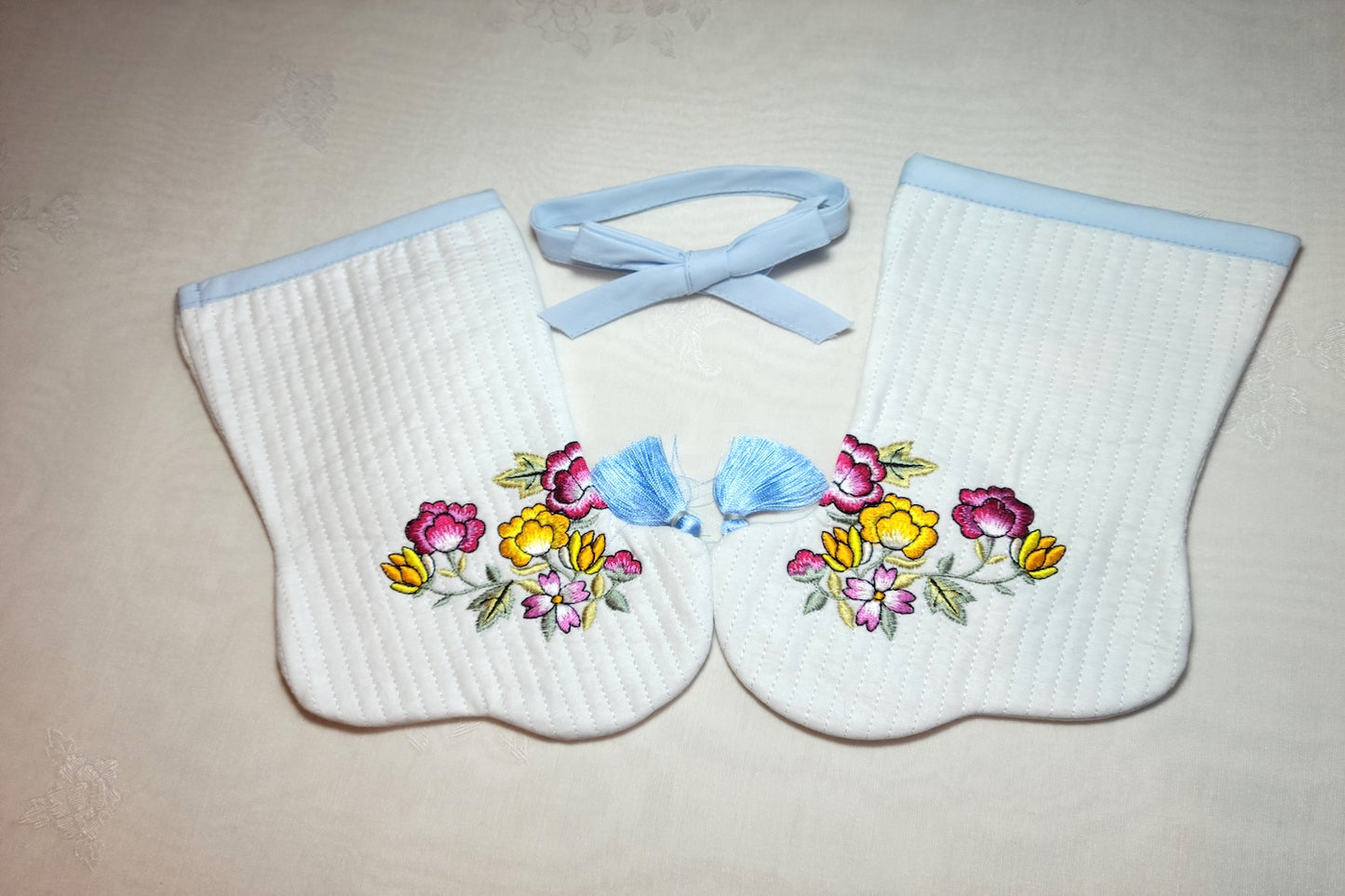 Dol Embroidery Tie Socks (Pink & Sky blue)