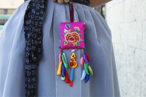 Bok Norigae (Blue/Burgundy/Pink/Red)