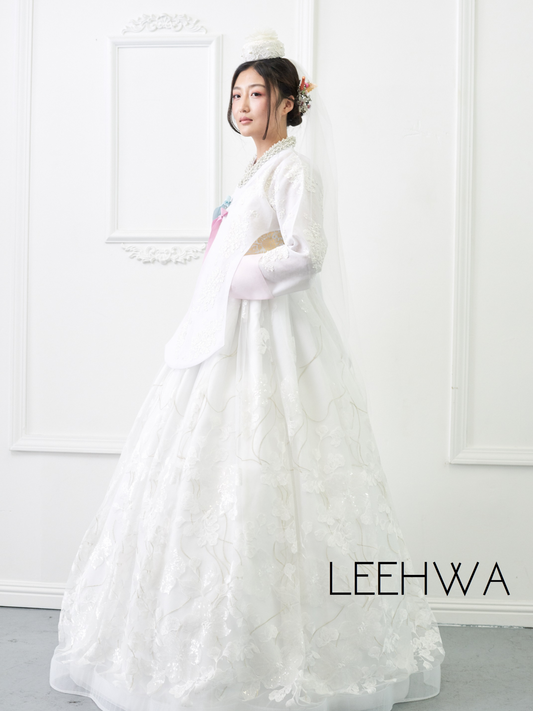 traditional korean bridesmaid dress Traditional Korean wedding dress, Hwarot, from Joseon dynasty