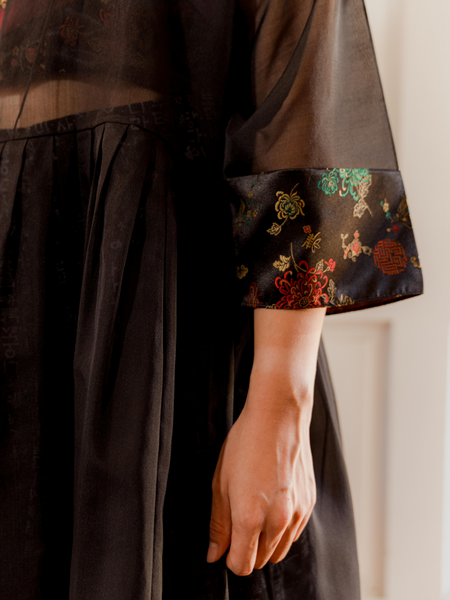 Leehwa Wedding and Traditional Korean Dress House of Leehwa Black Sheer Organza Robe Modern Hanbok Skirt Crop Top Fashion Look Embroidery Dragon
