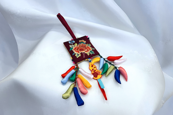 Bok Norigae (Blue/Burgundy/Pink/Red)