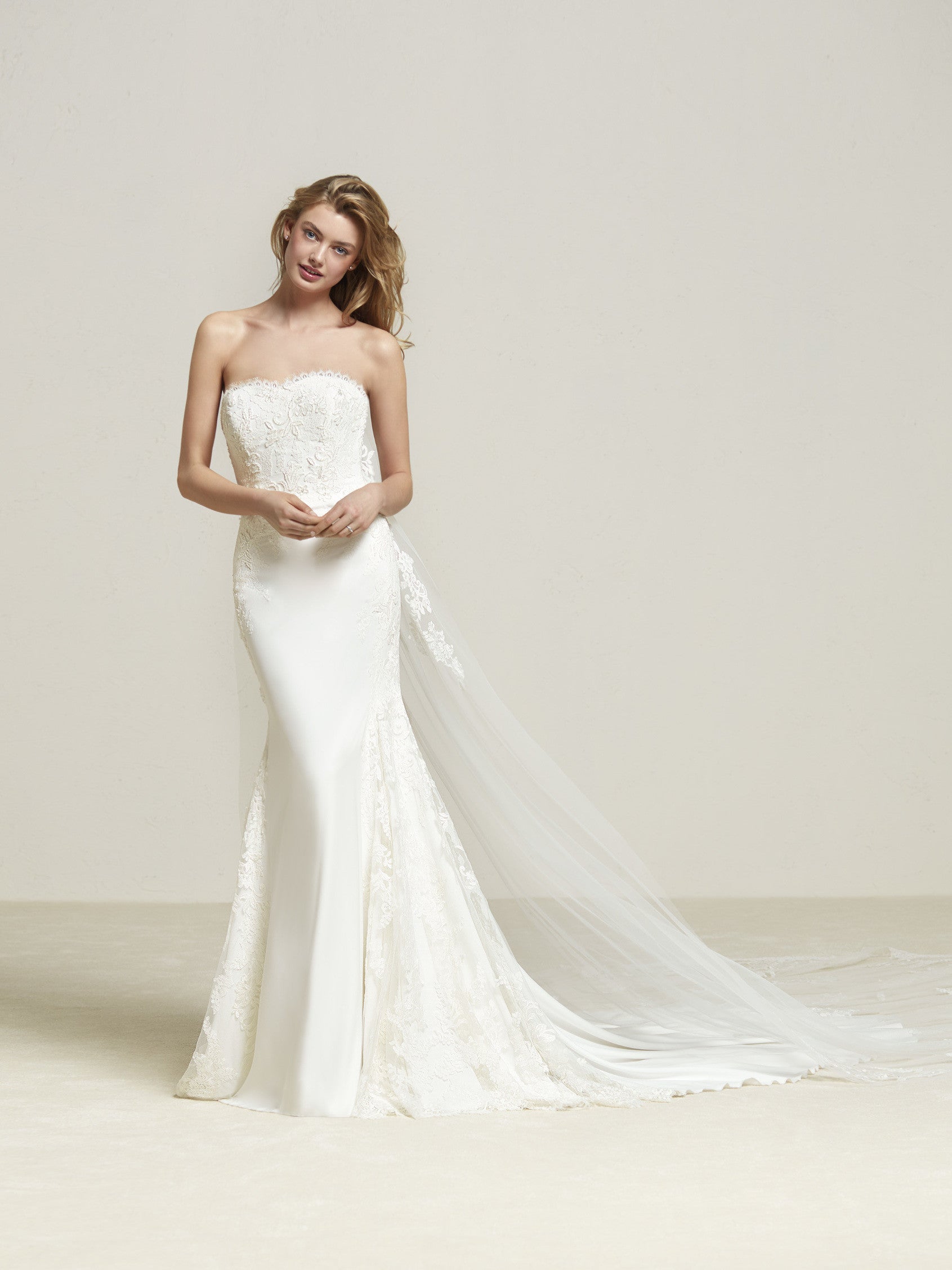 Pronovias Drenibi - LEEHWA WEDDING