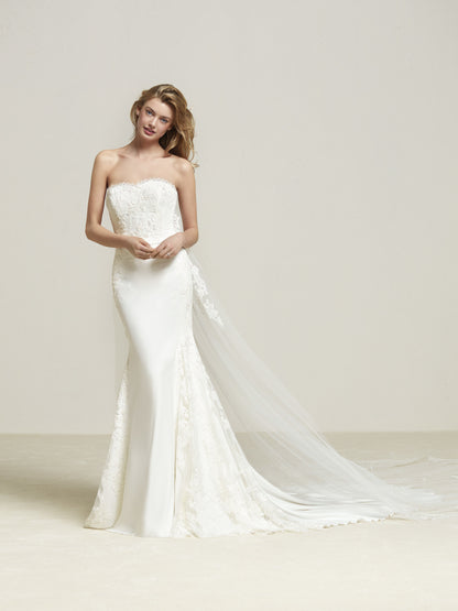 Pronovias Drenibi - LEEHWA WEDDING