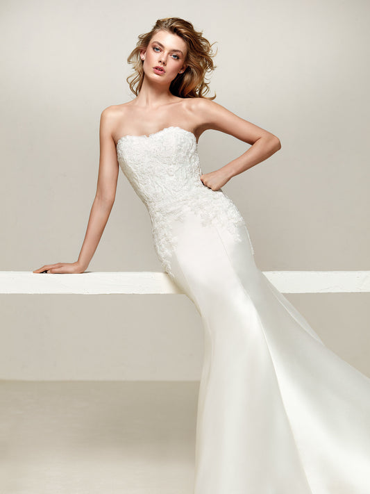 Pronovias Drileas - LEEHWA WEDDING