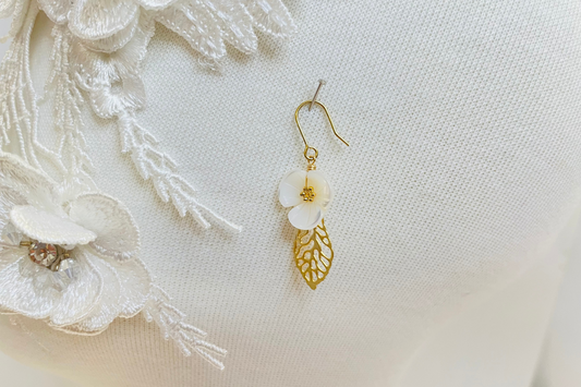 Daisy Oyster Earrings